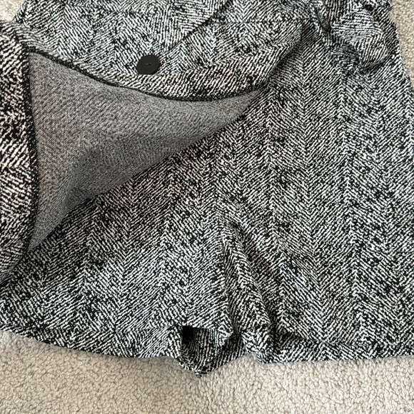 Express Skort - Picture 2 of 6